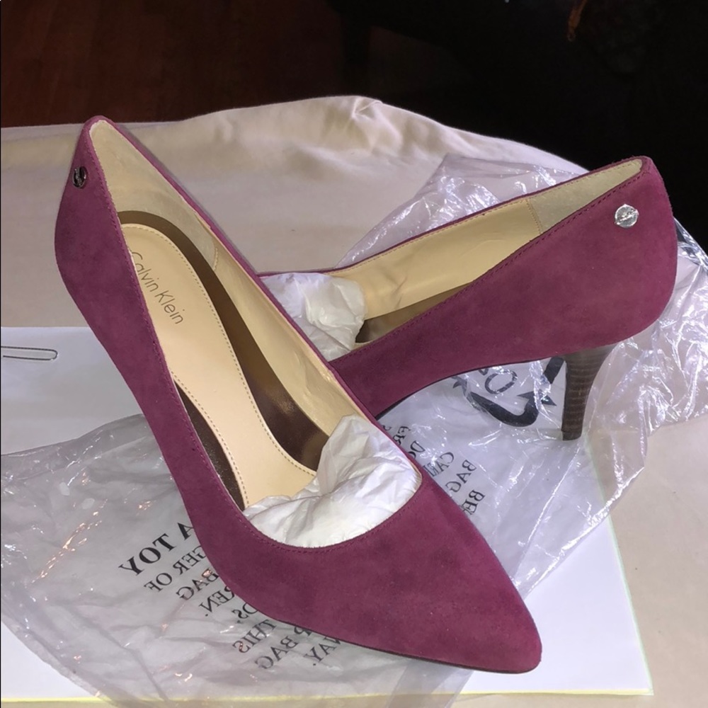 Women’s kitten heel suede Calvin Klein pumps
